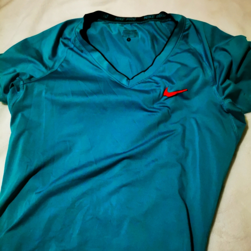 Nike drifit top
